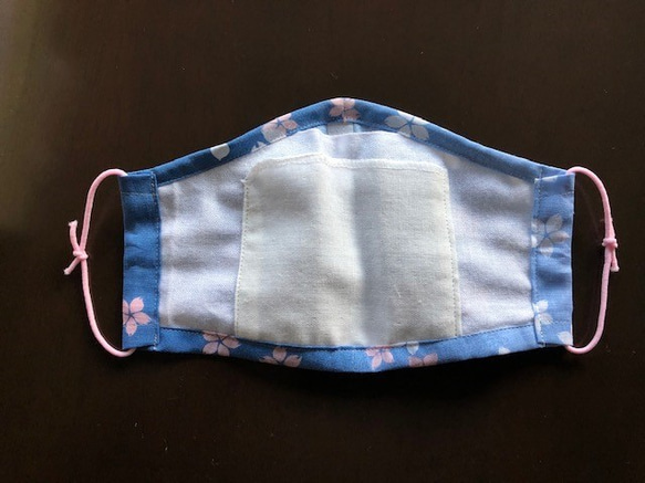手作りマスク綿さくら柄ブルーグラデーション（マスク用フィルター入れポケット付き） 2枚目の画像