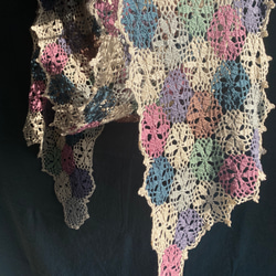 モザイクタイルの様なフレンチリネン·モチーフ編みストール/スカーフ(マルチカラー·オーキド) 1枚目の画像