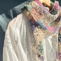 モザイクタイルの様なフレンチリネン·モチーフ編みストール/スカーフ(マルチカラー·オーキド) 5枚目の画像