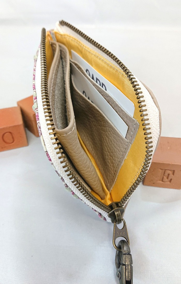 【送料無料】ミナペルホネン　スリーピングローズタンバリン　L字型ダスナーミニ財布　本革 5枚目の画像