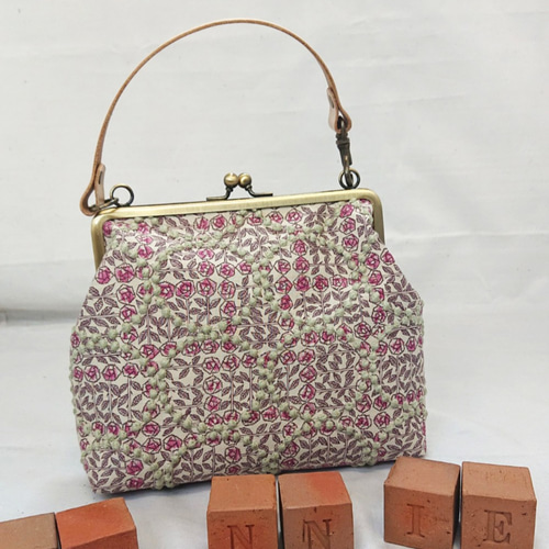 handmade スリーピングローズ×タンバリン マチ付ポーチ