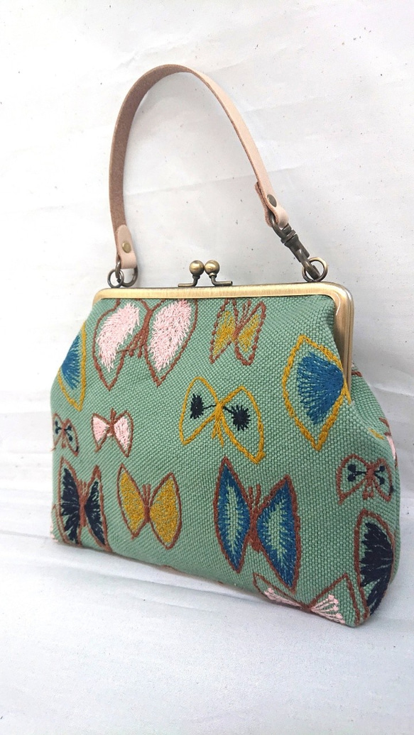 送料無料】ミナペルホネン/スカイフラワーグリーン 15cmがま口マルチ