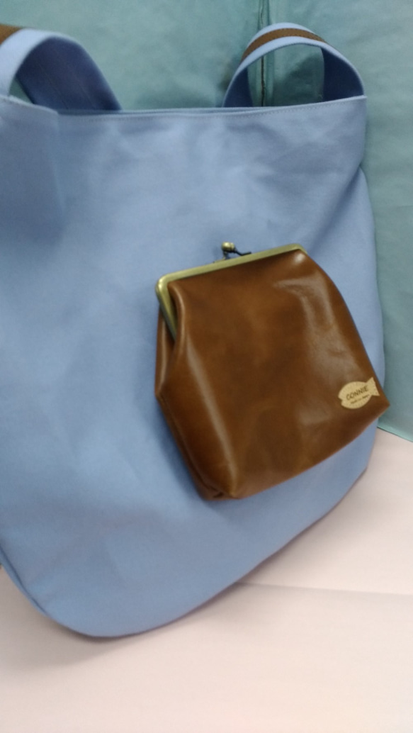 送料無料　倉敷帆布サックスと本革ブラウン　オリジナルガマ口ポケット付き斜めがけショルダー 2枚目の画像