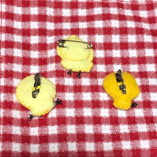 ひよこ 3羽 ブローチ フェルトマスコット その他雑貨 ちいさなうさぎ