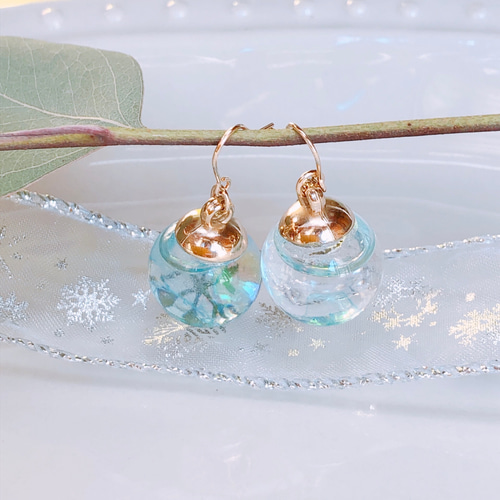 ✞『オーロラ雪の結晶ピアス』 （ピアスのみ❣️❣️✩︎⡱花 フラワー  