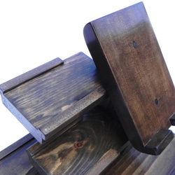 木製 スマホスタンド 小物置き付き（ウォルナット） 2枚目の画像