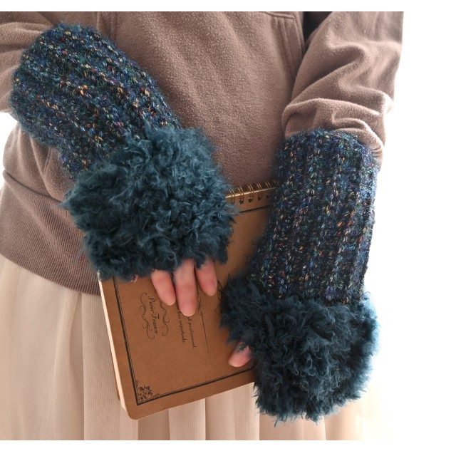 ステンドグラス毛糸×ふわとろファーの ハンドウォーマー《グリーン》