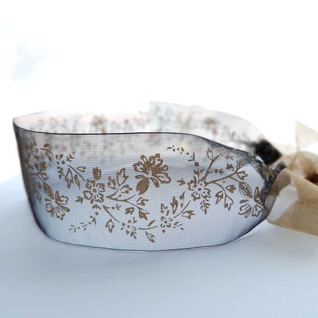 《結ぶタイプ》ゴールド フラワー ヘアバンド＊ブラック✨特集掲載作品