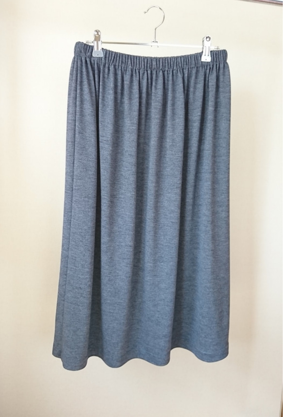 【ストレッチ素材のギャザースカート】ミモレ丈 杢ブルー 1枚目の画像