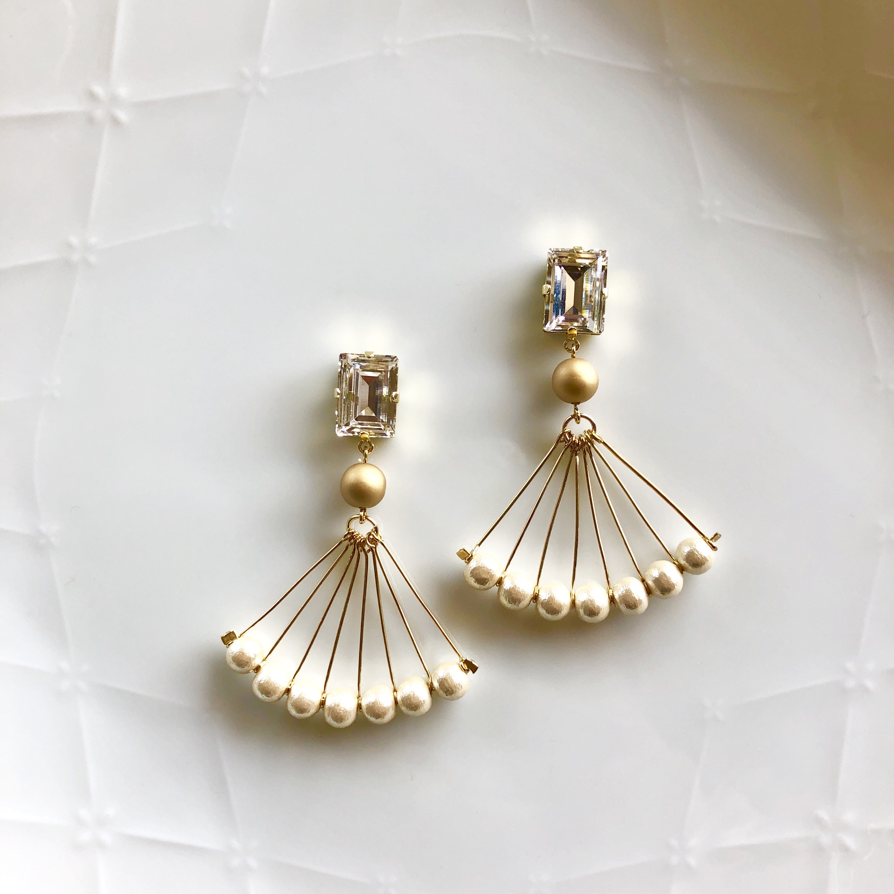 コットンパールのフレアードレスイヤリング　最高級クリスタルガラス使用　扇型 4,519円