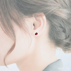 宝石質ルビー ラウンドカボションのスタッドピアス 3枚目の画像