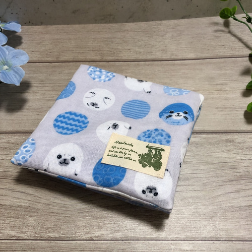 送料無料♥アザラシ柄♥ペットボトルが入る8重ガーゼハンカチ【保冷剤