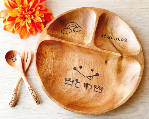 出産祝い 名入れアカシア仕切りプレート＆スプーンフォークセット 名