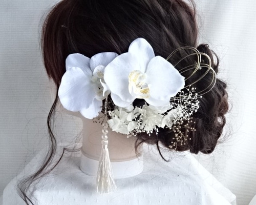 パール胡蝶蘭とマグノリアの髪飾り　結婚式や成人式、和装、アメリカンフラワー好きに パール胡蝶蘭とマグノリアの髪飾り 結婚式や成人式、和装