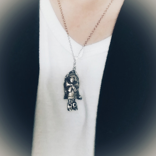 足が動くスカルフェイス赤頭巾ペンダントトップ