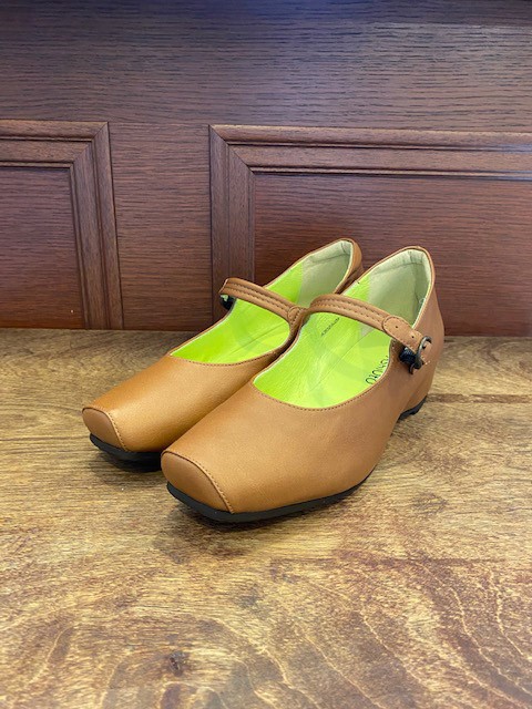 【アシオト】神戸の靴職人が作った♪超軽量・純国産牛革パンパス(A3023) 9,768円