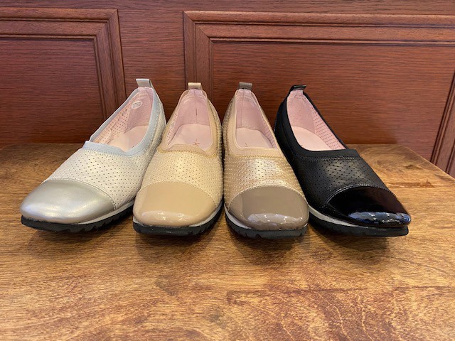 【アシオト】神戸の靴職人が作った♪超軽量・純国産牛革スリッポンシューズ（A1522）