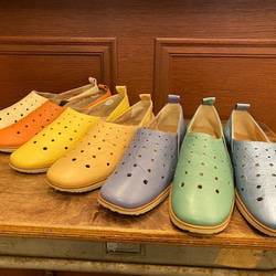 【アシオト】神戸の靴職人が作った♪超軽量・純国産パンチングシューズ♪（A1526）※セール商品 2枚目の画像