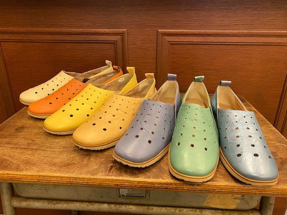 【アシオト】神戸の靴職人が作った♪超軽量・純国産パンチングシューズ♪（A1526）※セール商品 2枚目の画像