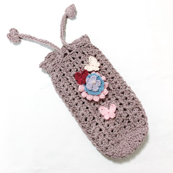お花と蝶のボトルカバー　レース編み　かぎ針編み　ペットボトルカバー　ピンクブルー 2枚目の画像