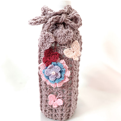 お花と蝶のボトルカバー　レース編み　かぎ針編み　ペットボトルカバー　ピンクブルー 1枚目の画像
