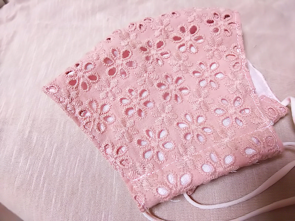 立体マスク☆花柄刺繍レース サーモンピンク☆大人可愛い☆マスクゴムストッパー 5枚目の画像