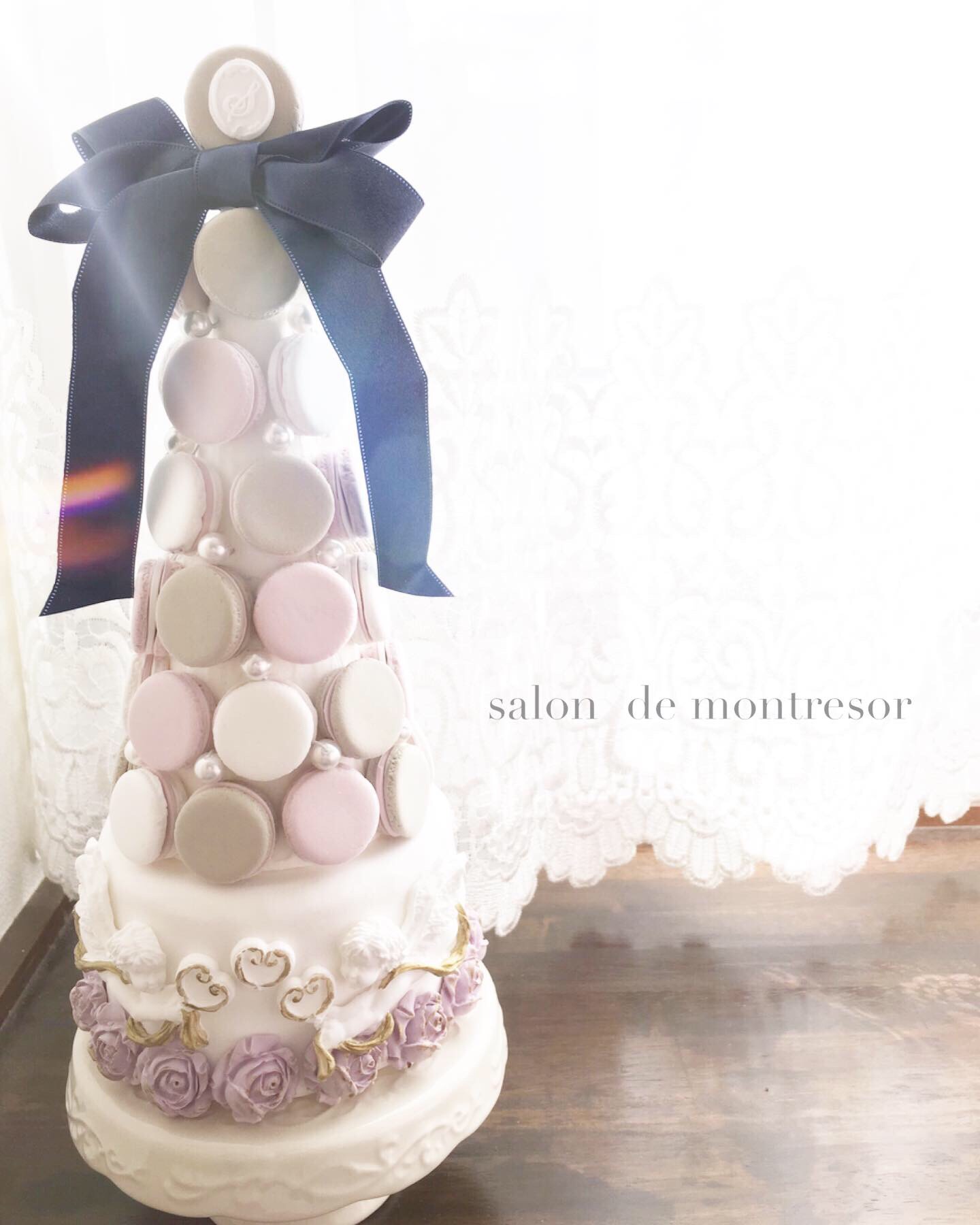 お好きなお色でお作り致します！天使が幸せを運ぶマカロンタワー