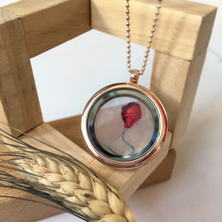 紅氣球透明玻璃刺繡吊墜 Le Ballon Rouge Embroidery in glass pendant｜可訂製 第1張的照片