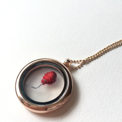 紅氣球透明玻璃刺繡吊墜 Le Ballon Rouge Embroidery in glass pendant｜可訂製 第2張的照片