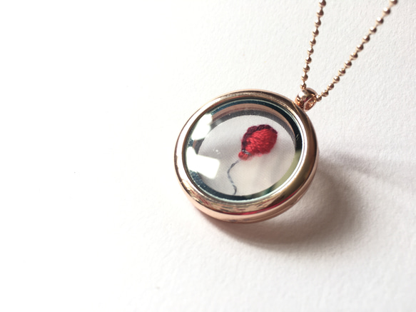 紅氣球透明玻璃刺繡吊墜 Le Ballon Rouge Embroidery in glass pendant｜可訂製 第3張的照片