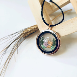 花卉透明玻璃刺繡吊墜 Floral Embroidery in glass pendant｜可訂製 第1張的照片