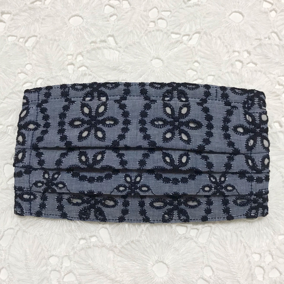 布マスク　女性用 ダンガリー刺繍　プリーツマスク　ワイヤー入り　ノーズワイヤー　布マスク 2枚目の画像