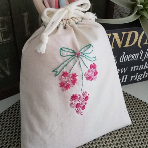 花刺繍 きなり 巾着袋 巾着ポーチ 巾着袋 Green Smile ໒꒱ 通販