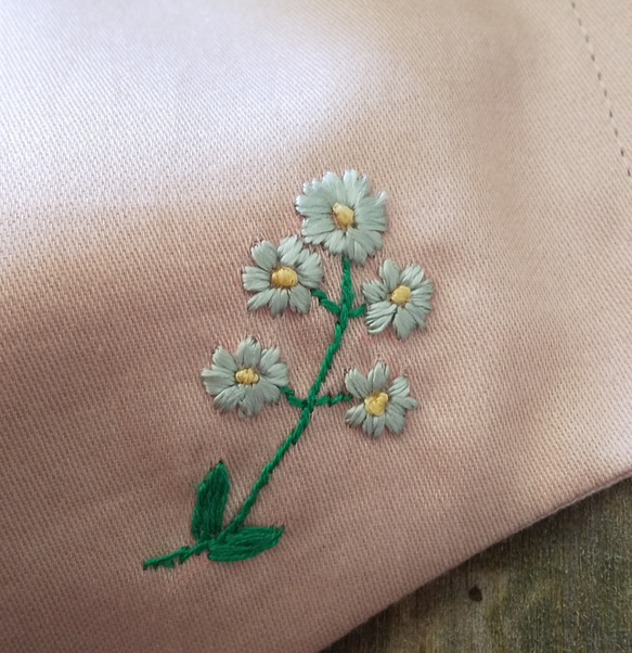 花刺繍 立体マスク シャンパンピンク 2枚目の画像