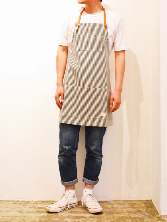 Lether strap short apron (hickory) 1枚目の画像