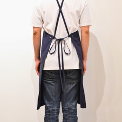 Logo print apron（navy） 2枚目の画像