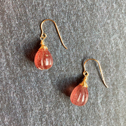 天然石 14kgf カービング ストロベリークォーツ ピアス ピアス（フック