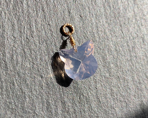 希少石＊ 天然石 14kgf スコロライト キャットカット チャーム