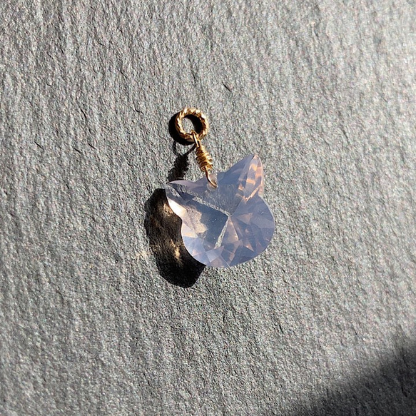 希少石＊ 天然石 14kgf スコロライト キャットカット チャーム