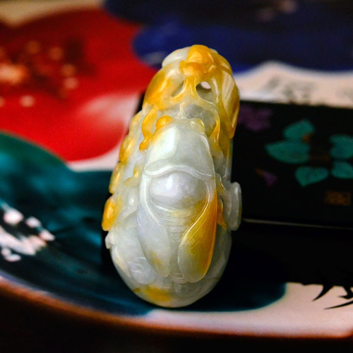 翡翠　セミ彫刻 置物 約10cm ミャンマー産天然翡翠彫刻 品＆ アクセサリー専門店 吉峰堂