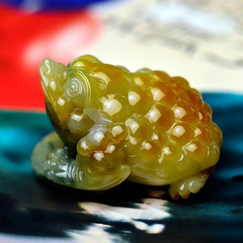 ミャンマー産 茶白翡翠カエルカービング ミャンマー産 茶白翡翠カエルカービング