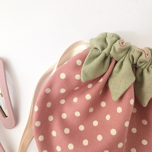 新品】手作り·手編み ハンドメイド グランドピアノの巾着 いちごの巾着