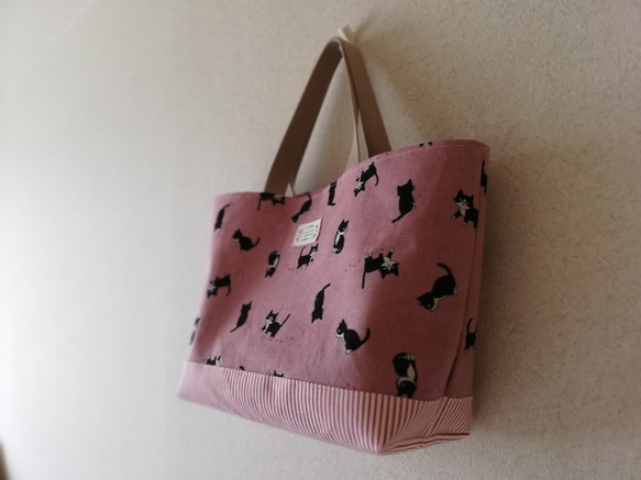 キャンバストートバッグ　ハチワレ猫　スモーキーピンク　ネコ 2枚目の画像