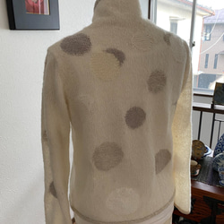 秋がまじかに　か～るいドット模様のセーター　Mサイズ 2枚目の画像