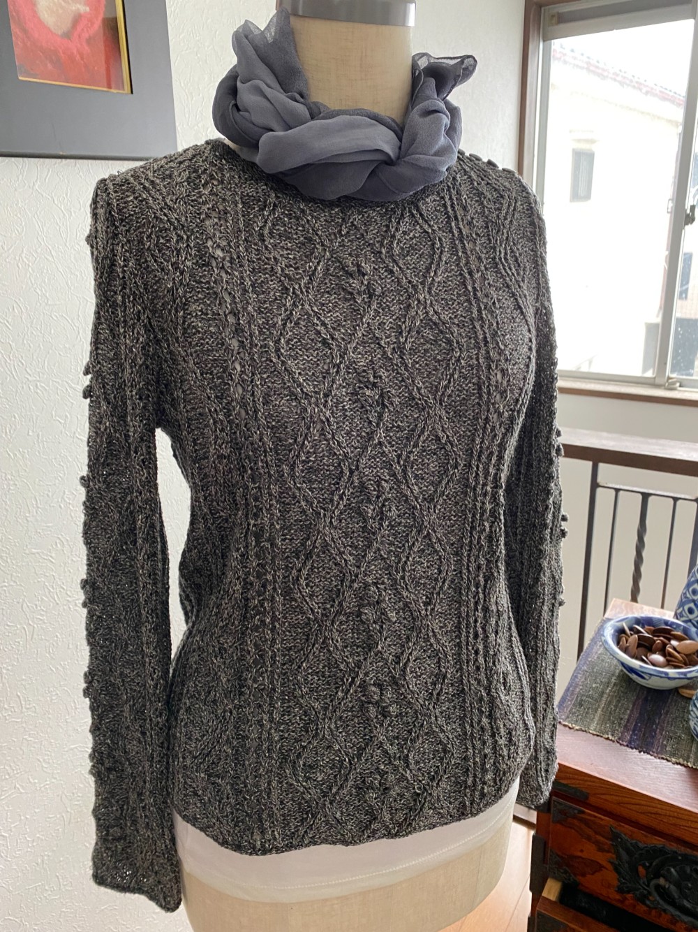 シックな　優しい　アラン模様　セーター