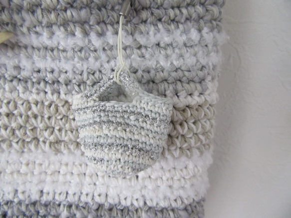 かぎ針の作品です　細編みのショルダーバッグ　ボタンに注目デス リネン、麻、綿麻 W1260780131(9750円)