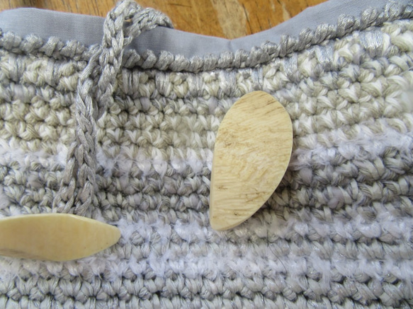 かぎ針の作品です　細編みのショルダーバッグ　ボタンに注目デス リネン、麻、綿麻 W1260780131(9750円)