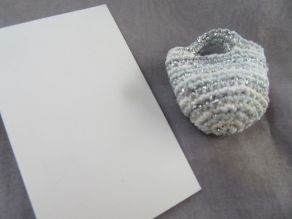 かぎ針の作品です　細編みのショルダーバッグ　ボタンに注目デス リネン、麻、綿麻 W1260780131(9750円)