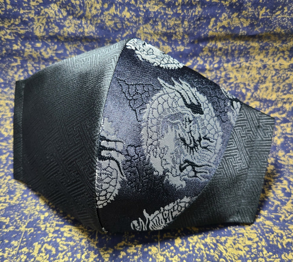 高級京都西陣織 クォーターマスク ブラックシルバードラゴン×綸子ブラック 1枚目の画像