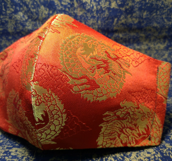 高級京都西陣織 立体マスク  ゴールデンレッドドラゴン 2枚目の画像